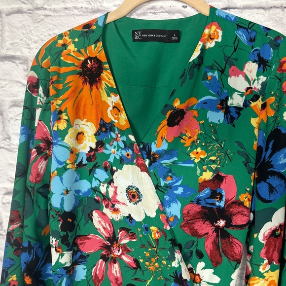 NYC Floral Green Long Sleeve Wrap Dress- Size L - Picture 5 of 11